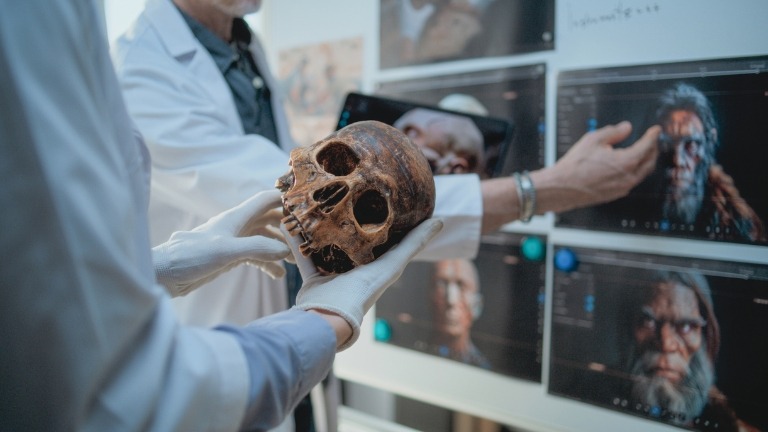 Comment le carbone 14 est utilisé dans l’analyse des matériaux archéologiques ?