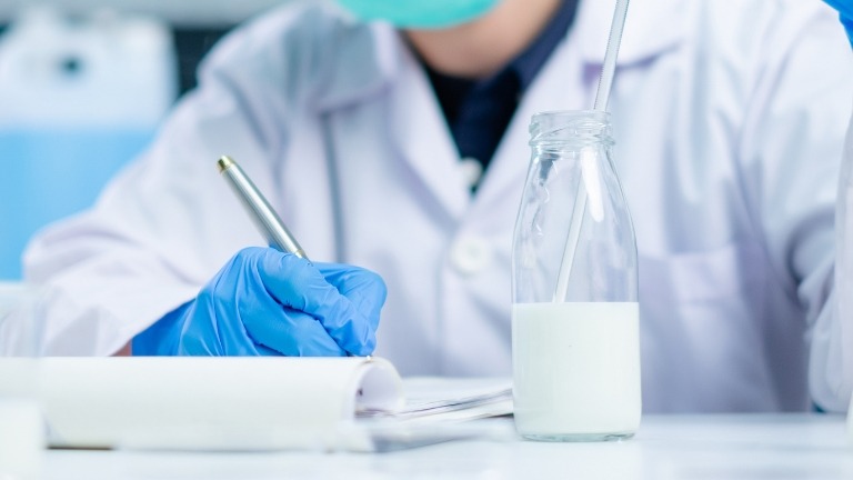 Adultération du lait : quelles méthodes de test en laboratoire ?