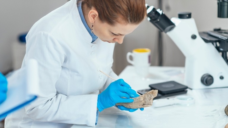 La spectrométrie de masse en archéologie : à quoi ça sert ?