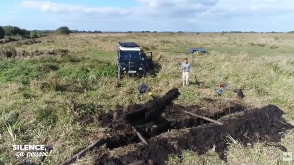 Capture d'écran vidéo de l'extraction d'un bois "morta" par les ateliers JHP
